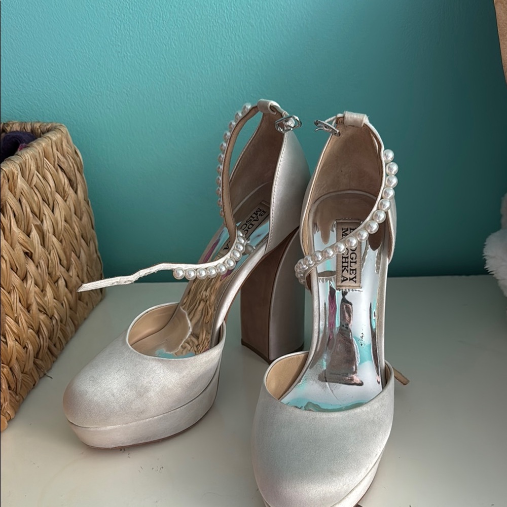 Badgley Mischka Pearl-Adorned Silver Heels size 7